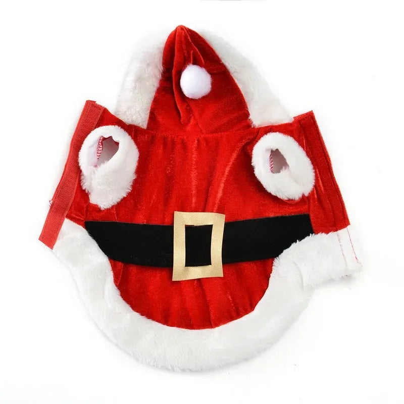Costume de Père Noël rouge ouvert à plat, avec capuche à pompon, ouvertures pour les pattes et ceinture noire à boucle dorée. 